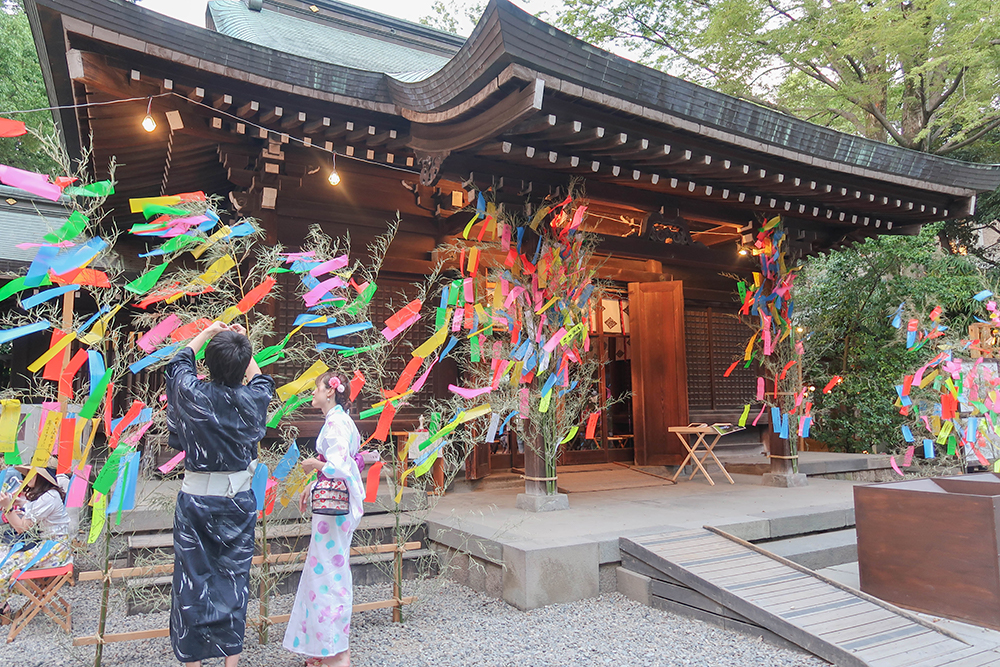 Feel the summer breeze with wind chimes at Hikawa Shrine