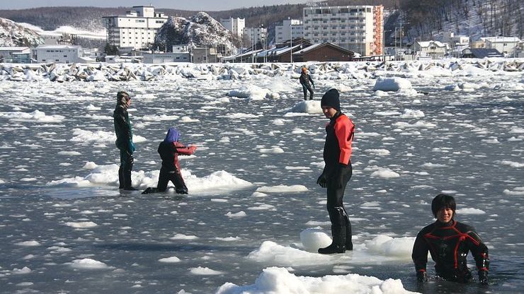 ice walk tour in hokkaido