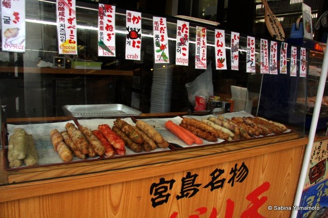 Food stall serving nigiri ten, Miyajima