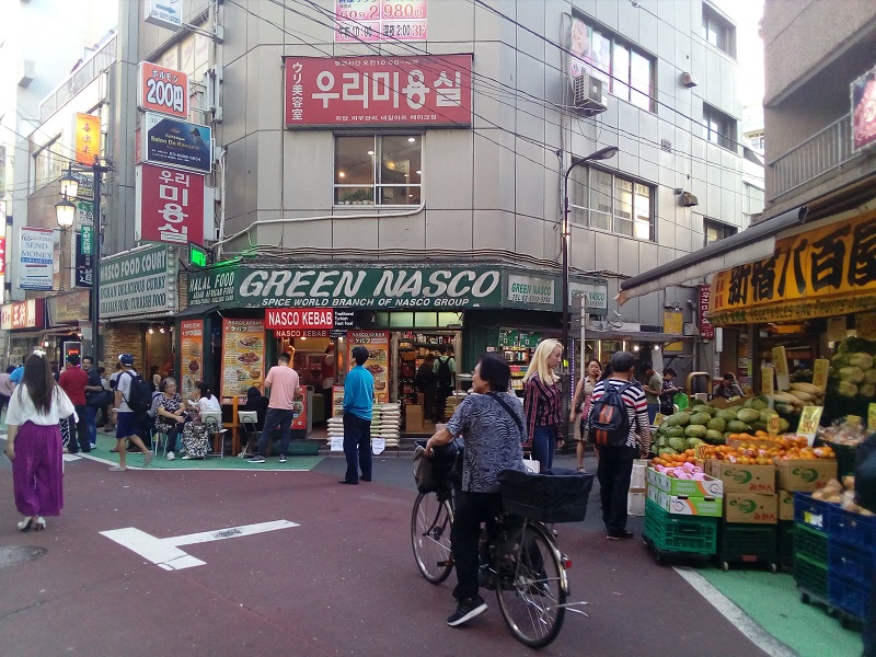 A typical busy scene in Shin Okubo 