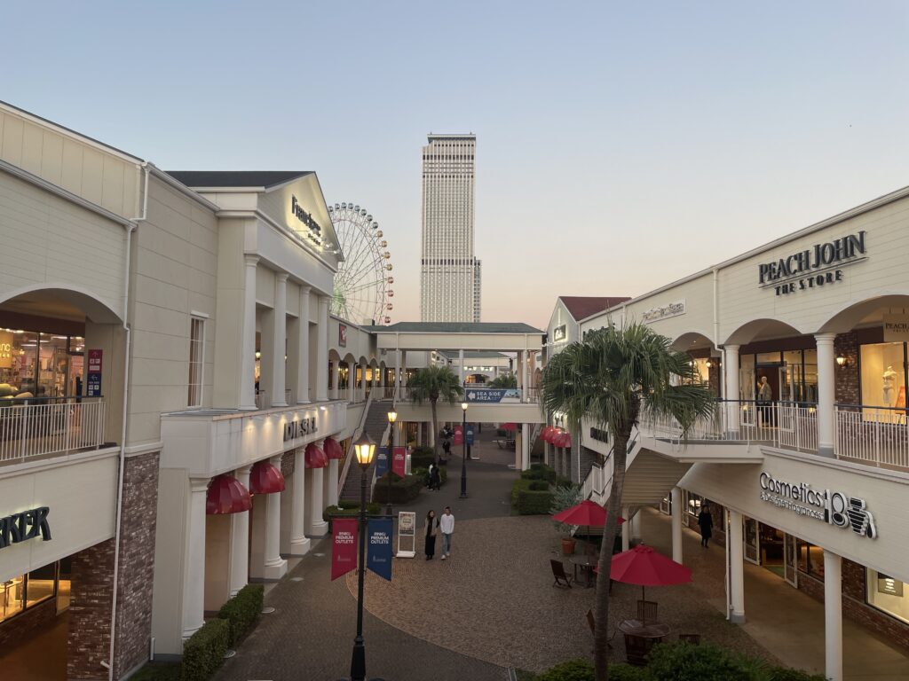 Sunset view of Rinku Premium Outlets with stores and the Ferris wheel in the background. 