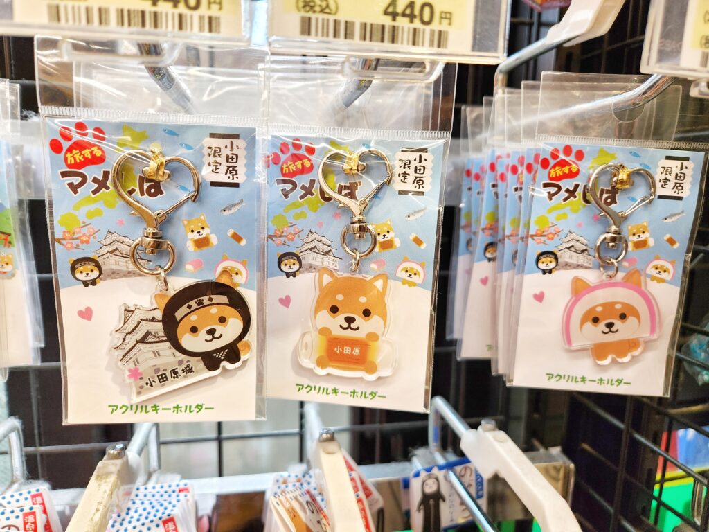 Cute shiba inu character keychains dressed in ninja costumes, exclusive to Odawara.