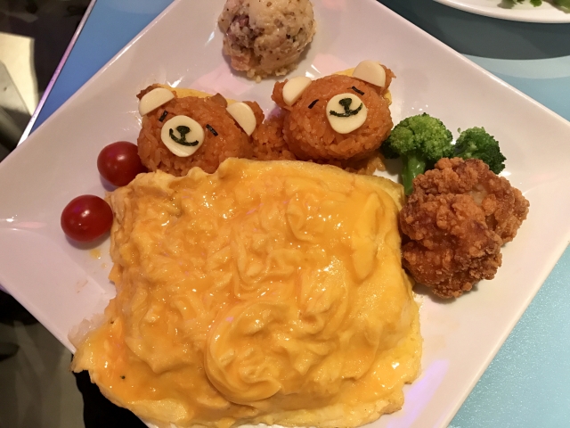 Cute bear-shaped omurice plate served at a themed cafe