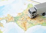 Miniature moving truck on a map of Japan, representing relocation and moving services in Japan.